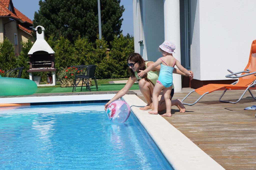 Dom Przy Basenie Villa Puck Exterior photo